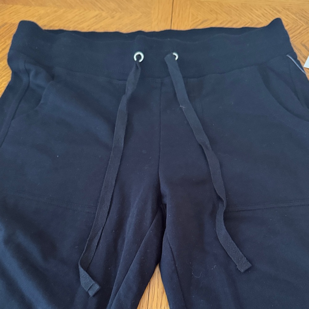 Stylish Black Drawstring Capris - Picture 5 of 9